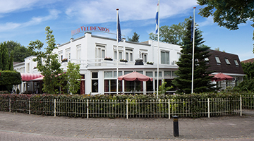 Vooraanzicht pand Fletcher Hotel-Restaurant Veldenbos