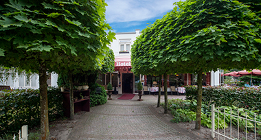 Ingang van Fletcher Hotel-Restaurant Veldenbos